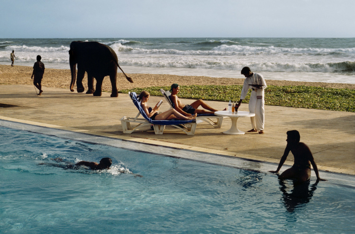 Steve McCurry, Tourists at a Resort, Bentota, Sri Lanka, 1995 Fuji Crystal Archive print, edition 3/10 (printed 2018), 40 x 60 in. Collection of the Tucson Museum of Art. Museum Purchase, funds provided by Robert and Sheryl Greenberg. 2018.35.2 Courtesy of the Artist. © Steve McCurry